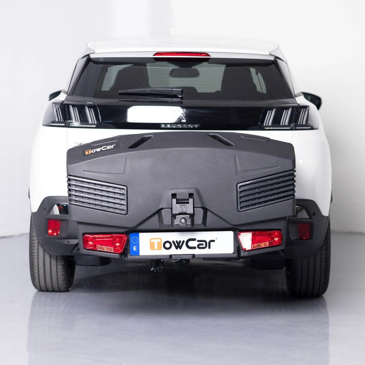 Автобоксът за теглич TowBox Evo е кутия, куфар, багажник за кросоувъри, джипове и SUV, хибридни или електрически с лесен достъп за товари като бебешки колички, инвалидни колички, куфари, косачки, материали, багаж Автобоксът за теглич TowBox Evo е кутия, куфар, багажник за кросоувъри, джипове и SUV, хибридни или електрически с лесен достъп за товари като бебешки колички, инвалидни колички, куфари, косачки, материали, багаж