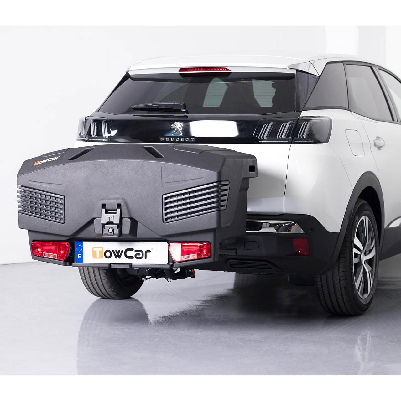 Автобоксът за теглич TowBox Evo е кутия, куфар, багажник за кросоувъри, джипове и SUV, хибридни или електрически с лесен достъп за товари като бебешки колички, инвалидни колички, куфари, косачки, материали, багаж Автобоксът за теглич TowBox Evo е кутия, куфар, багажник за кросоувъри, джипове и SUV, хибридни или електрически с лесен достъп за товари като бебешки колички, инвалидни колички, куфари, косачки, материали, багаж