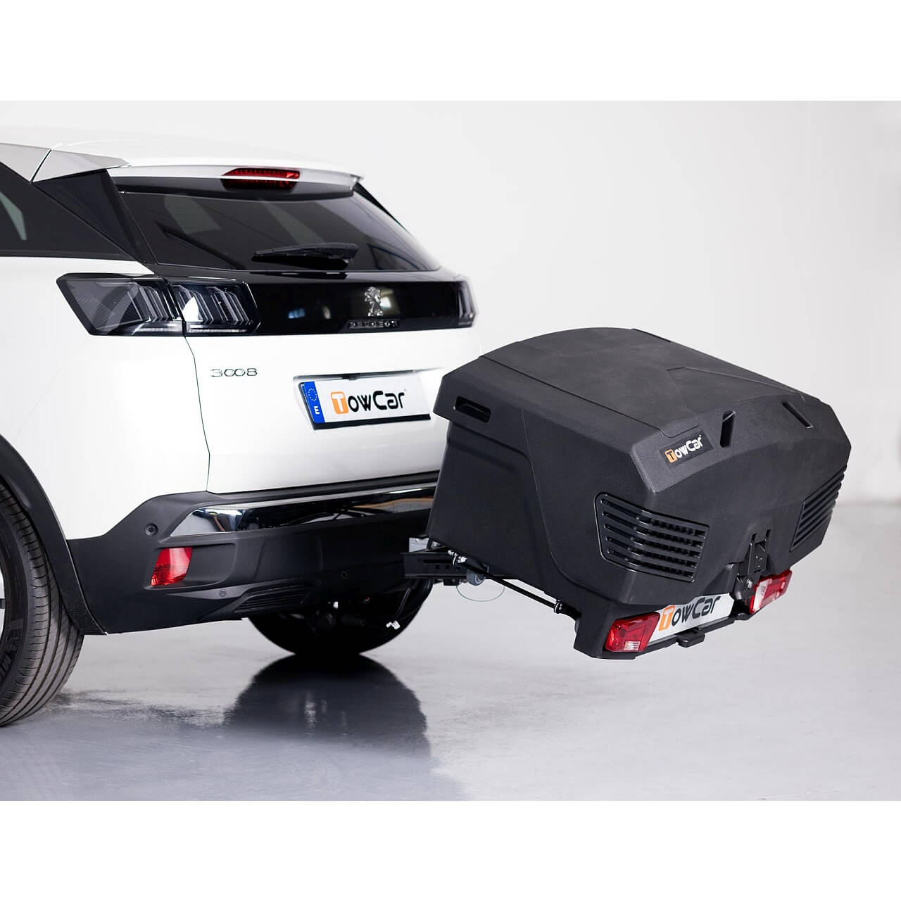 bagajnik_teglich_kutia_kufar_autobox_box_otzad_Towbox_EVO-Urban-black_12 Автобоксът за теглич TowBox Evo е кутия, куфар, багажник за кросоувъри, джипове и SUV, хибридни или електрически с лесен достъп за товари като бебешки колички, инвалидни колички, куфари, косачки, материали, багаж