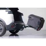 Автобоксът за теглич TowBox Evo е кутия, куфар, багажник за кросоувъри, джипове и SUV, хибридни или електрически с лесен достъп за товари като бебешки колички, инвалидни колички, куфари, косачки, материали, багаж