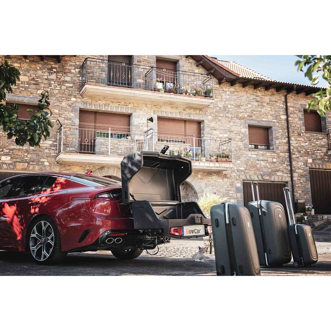 Автобоксът за теглич TowBox Evo е кутия, куфар, багажник за кросоувъри, джипове и SUV, хибридни или електрически с лесен достъп за товари като бебешки колички, инвалидни колички, куфари, косачки, материали, багаж Автобоксът за теглич TowBox Evo е кутия, куфар, багажник за кросоувъри, джипове и SUV, хибридни или електрически с лесен достъп за товари като бебешки колички, инвалидни колички, куфари, косачки, материали, багаж