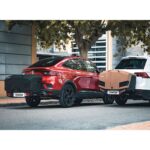 Автобоксът за теглич TowBox Evo е кутия, куфар, багажник за кросоувъри, джипове и SUV, хибридни или електрически с лесен достъп за товари като бебешки колички, инвалидни колички, куфари, косачки, материали, багаж